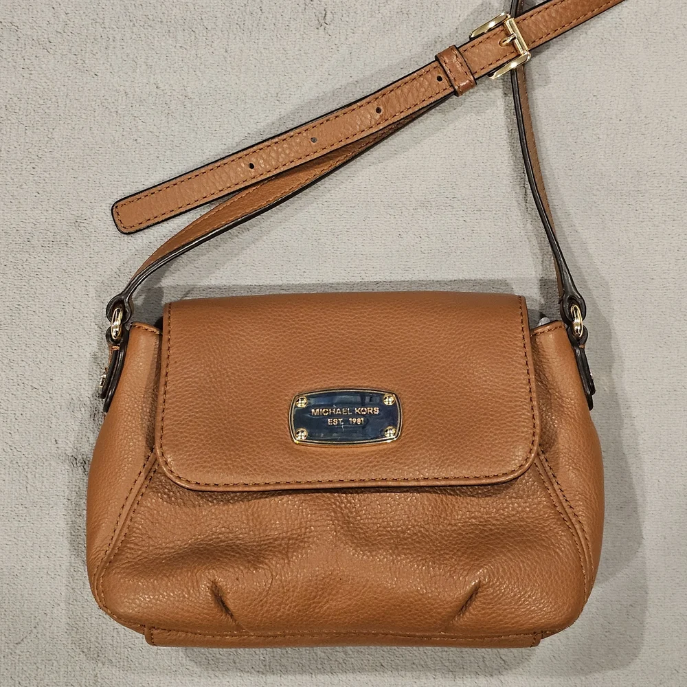 MICHAEL KORS Small Crossbody Bag / Tan Leather - Picture 3 of 16